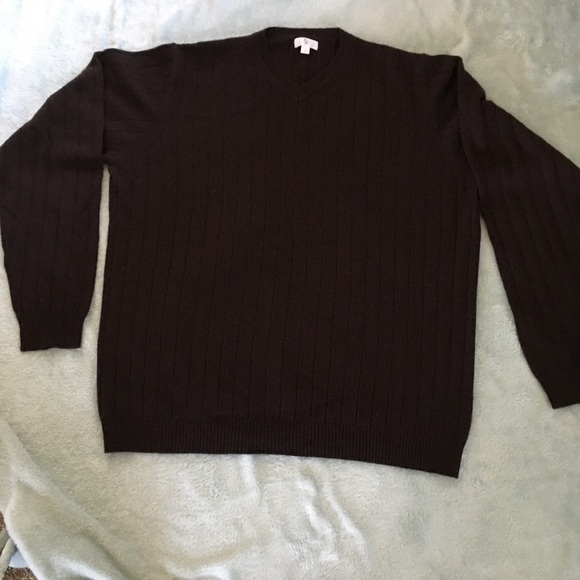Apt. 9 Other - Classic  men’s Vneck sweater.